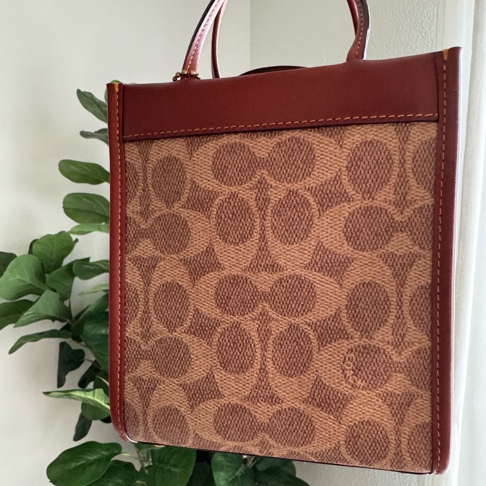 Mini coach tote